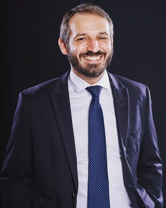 Nilo Ferreira Macedo Filho em ambiente profissional